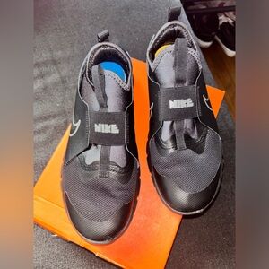 Nikes shoes size 7